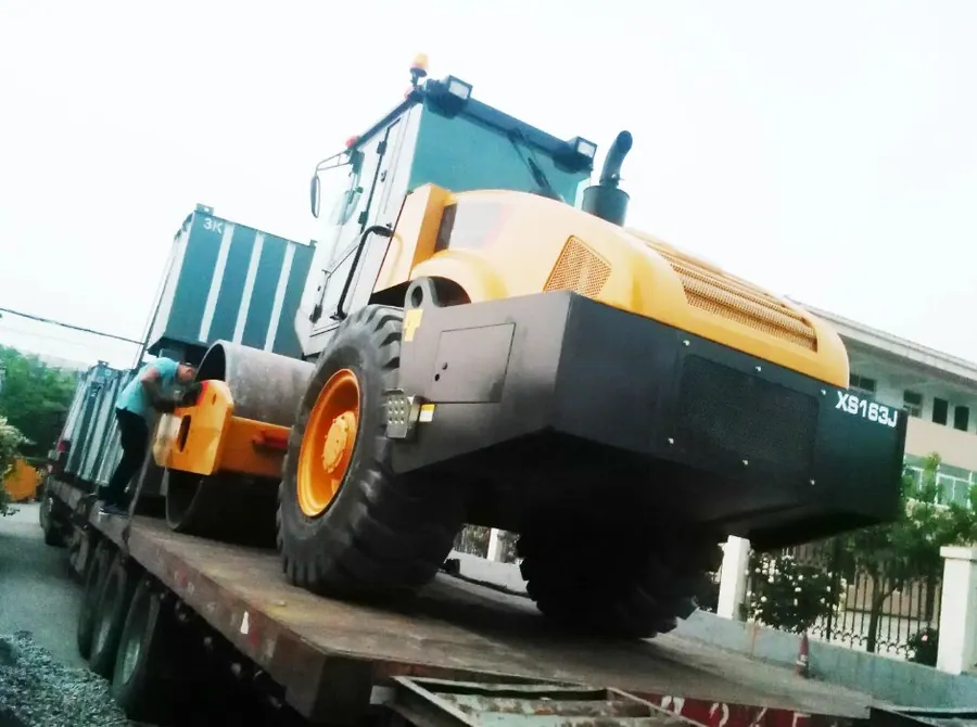 Дорожный каток XS163J