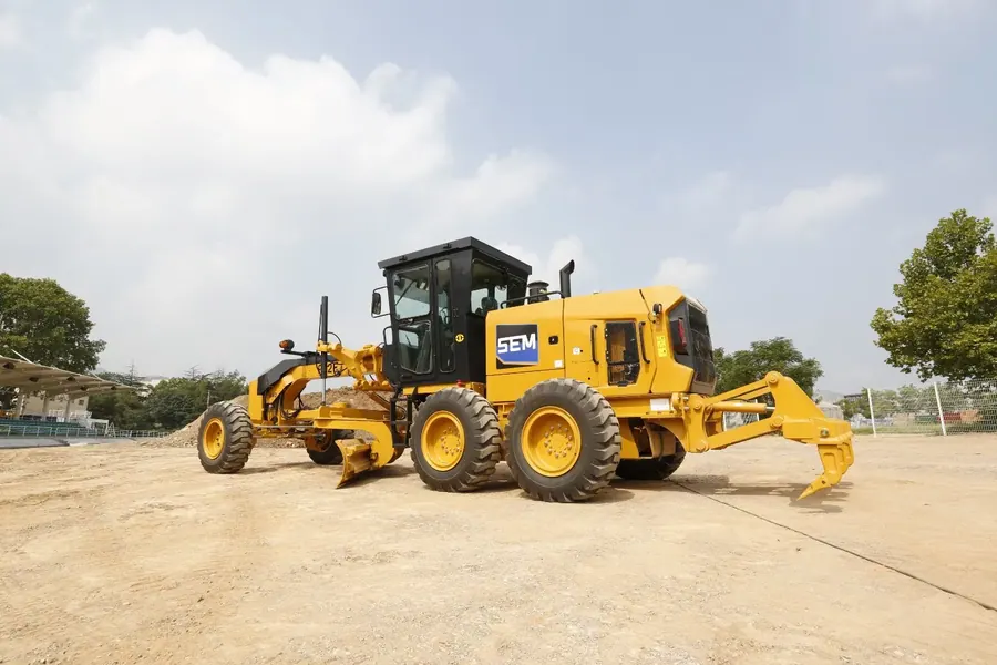 Автогрейдер SEM922F AWD
