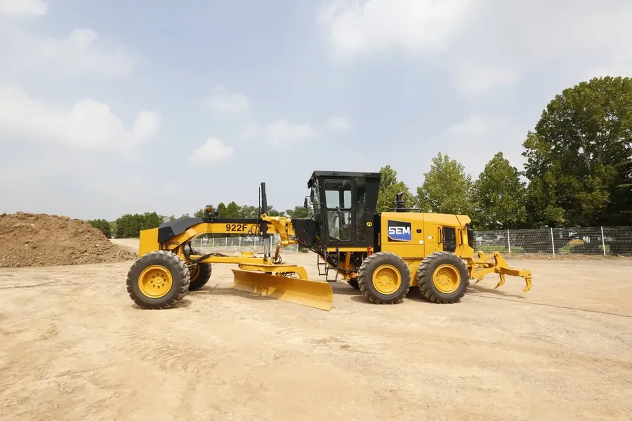 Автогрейдер SEM922F AWD