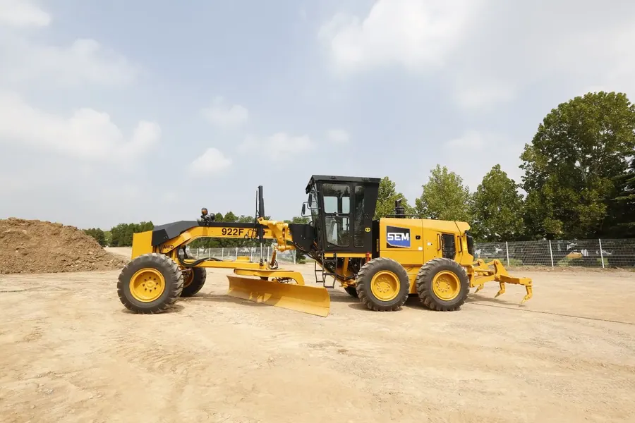 Автогрейдер SEM922F AWD
