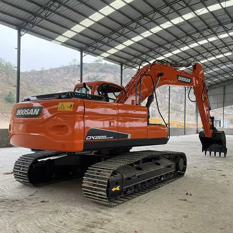Экскаватор DX225