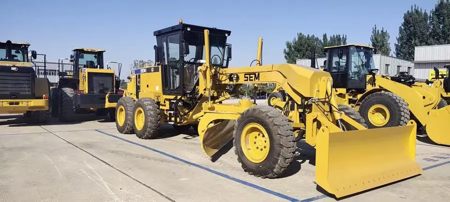 Автогрейдер SEM922F