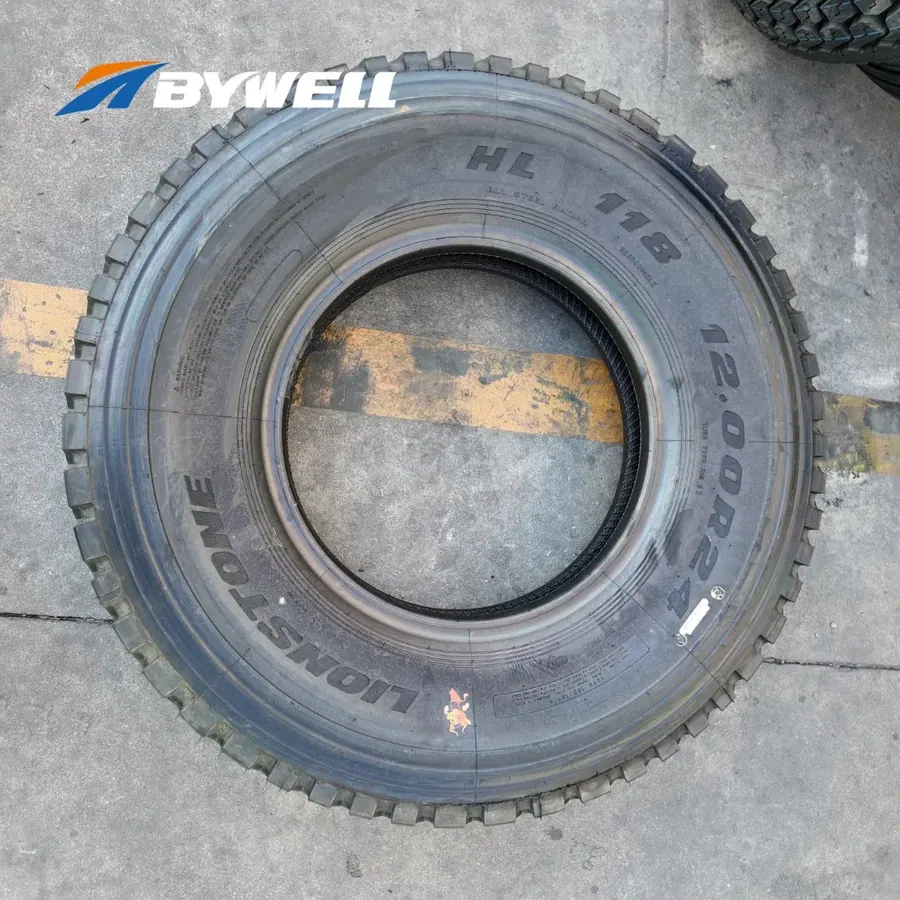 Грузовая шина 275/80R22.5 325/95R24 7.00R16