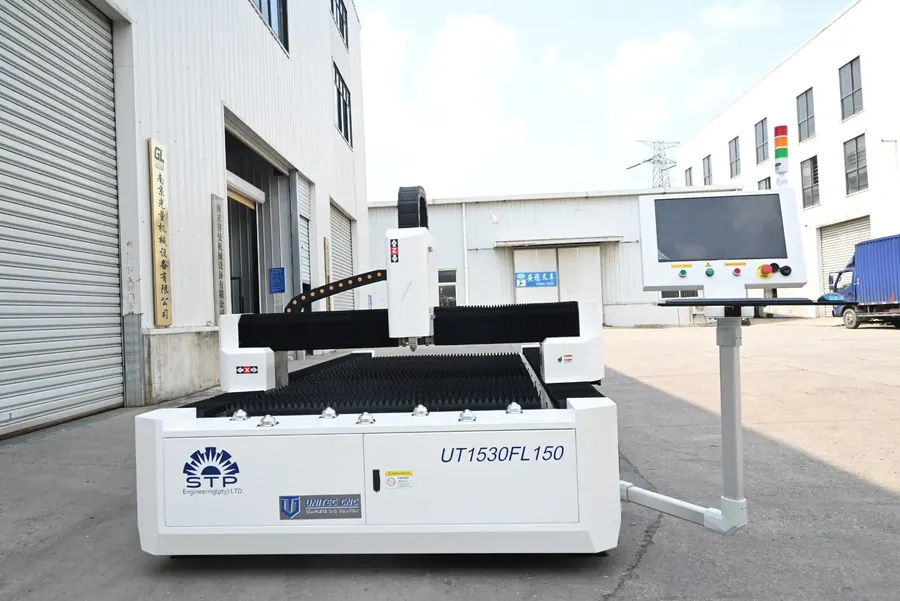 Станок лазерной резки UT1530FL150