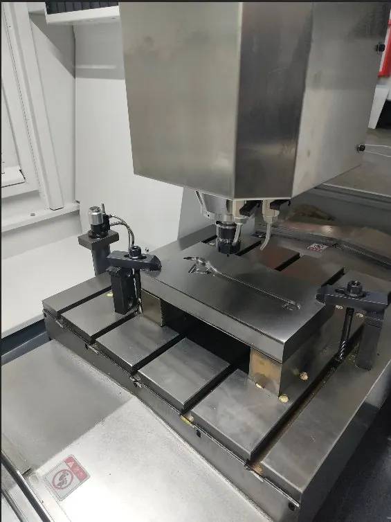 Фрезерный станок с ЧПУ JKM-1370L