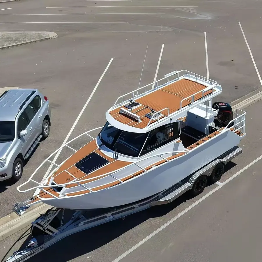 Лодка Hunter 720