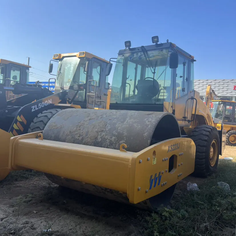 Дорожный каток XS223J