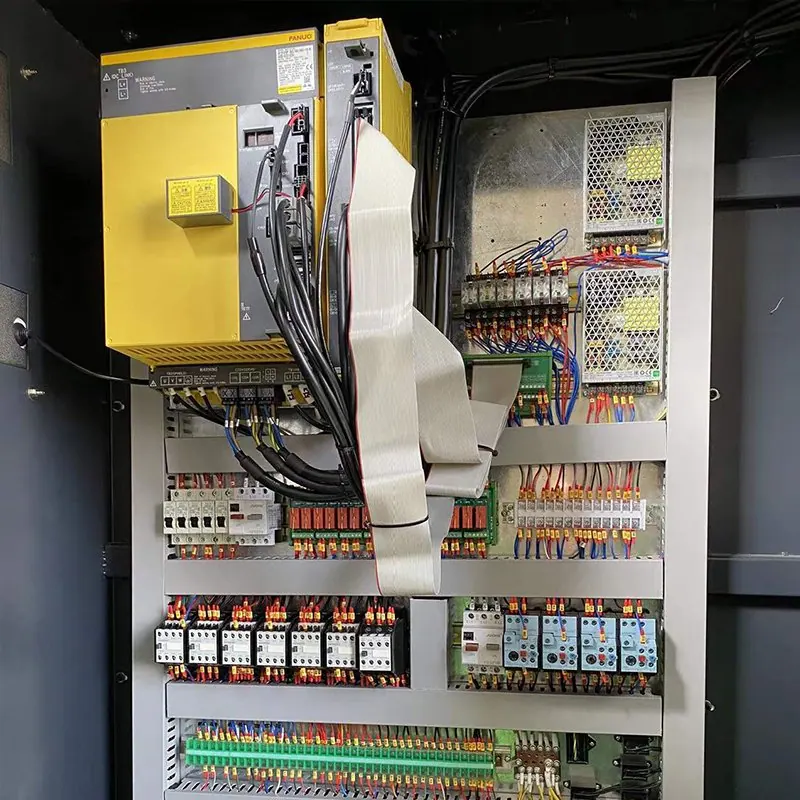 Фрезерный станок с ЧПУ KDVM855L