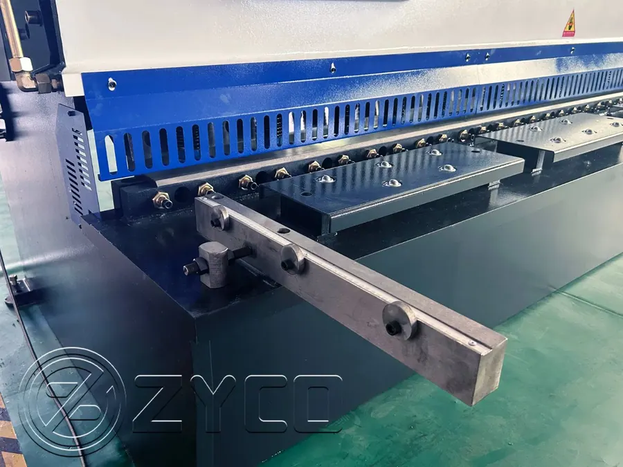 Гильотинные ножницы QC12K (листовой металл)